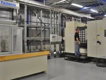 Het nieuwe Vcenter-H500 horizontale bewerkingscentrum van Victor bij GFM, met op de achtergrond het palletmagazijn van Fastems. De palletwisseltijd bedraagt niet meer dan zo’n 10 s (spaan-tot-spaan) (foto’s: Jan Oonk)