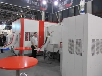 Robotcel gekoppeld aan Hermle bewerkingscentrum C 40 U dynamic Techni Show 2012 Utrecht