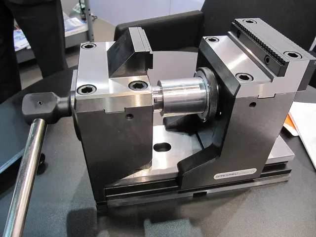 Machineklem voor vijfassig werk Gressel Grepos-5X gezien tijdens MetaalExpo 2013 in Den Bosch (foto: Reinold Tomberg)