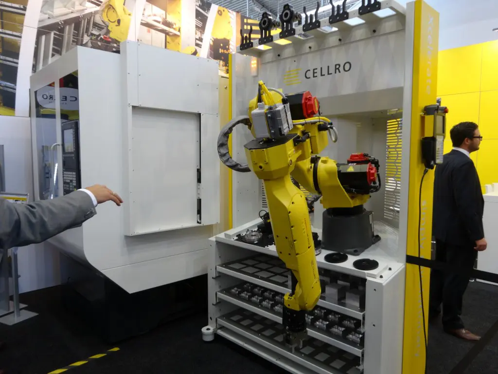 Cellro demonstreert de Xcelerate handlingsrobot waarmee een bewerkingscentrum eenvoudig te automatiseren is. Daarnaast presenteert Bemet een concept waarmee het hele bedrijfsgebeuren is te automatiseren (foto: Cellro)