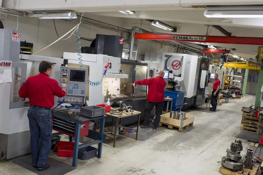 Telgelego heeft zeven Haas CNC-bewerkingscentra in gebruik, zoals een VF-3 verticaal bewerkingscentrum, SL-30 and SL-40 draaicentra, een ST-30Y draaicentrum met y-as, een MiniMill en een UMC-750 universeel bewerkingscentrum