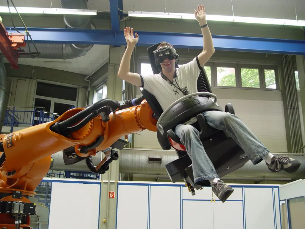 Tijdens de open dag is het ook mogelijk een ritje te maken met de zesassige Robocoaster