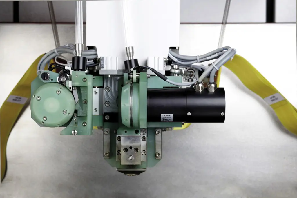 Het AWC systeem van GF Machining met twee vonkdraden