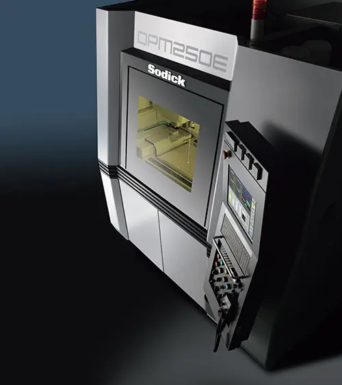 De OPM250E van Sodick combineert 3D-printen met hogesnelheidsfrezen (foto: Sodick)