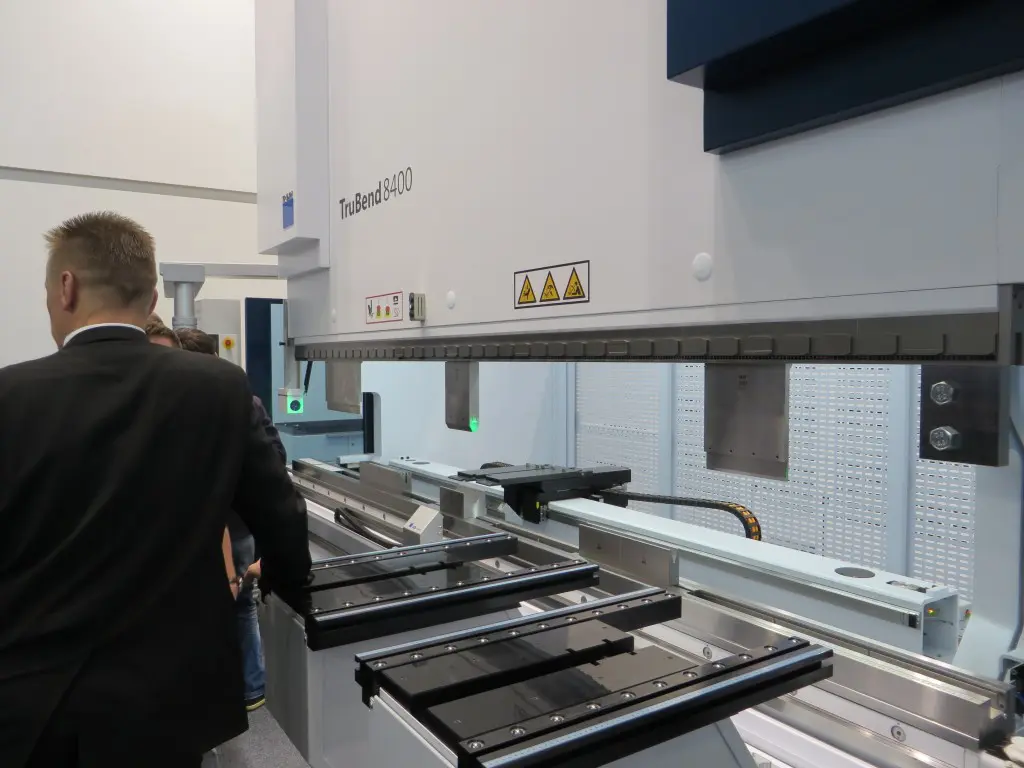Nieuwe zware afkantbank van Trumpf die belastbaat is tot 600 tom/m 