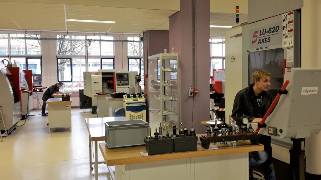 Naast de machines van Emco heeft het Summa College onder meer ook de beschikking over een nieuw LU-620 vijfassig bewerkingscentrum van Litz (foto: Summa College)