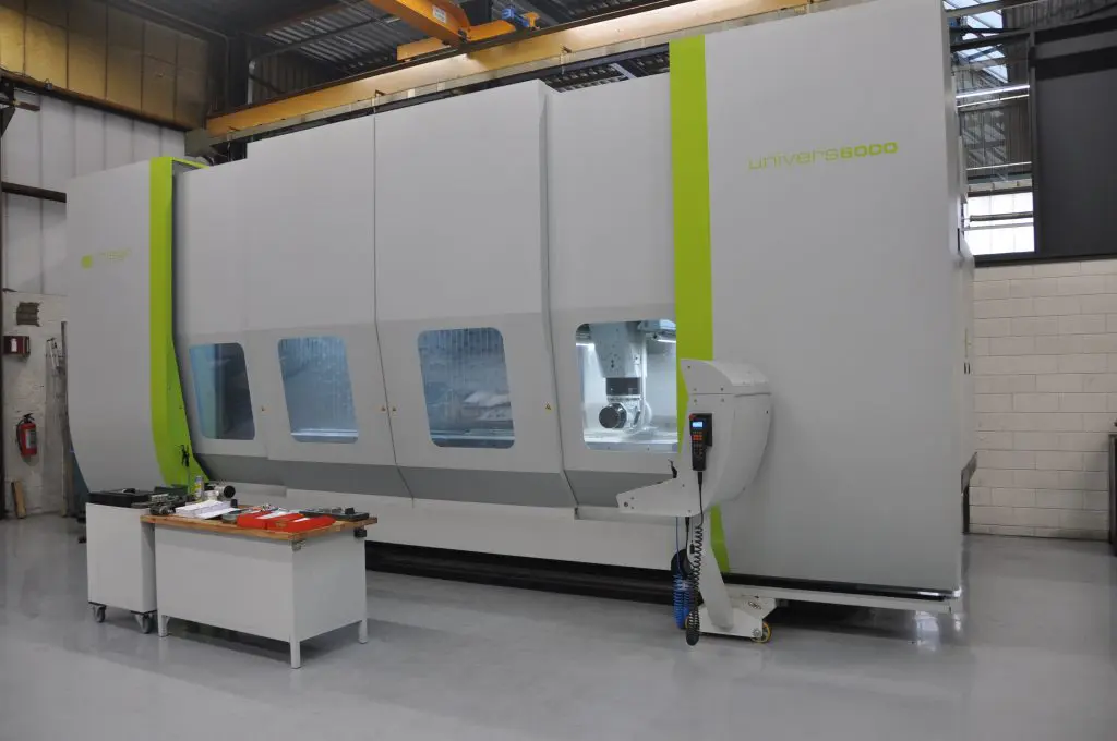 De Univers 6000 zoals deze bij SafanDarley staat (foto: Metaal Magazine).