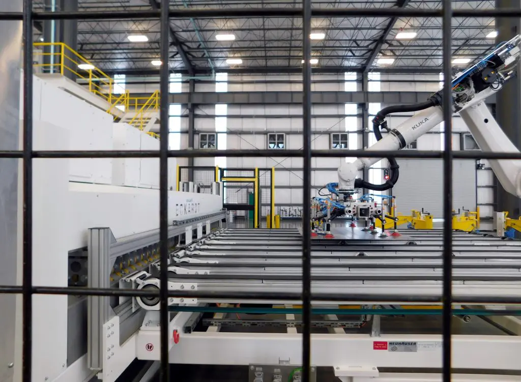 Perslijn Mexico met plaatlader en robots featured image