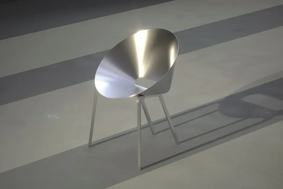 Aluminium stoel vestigt aandacht op recycling﻿ featured image