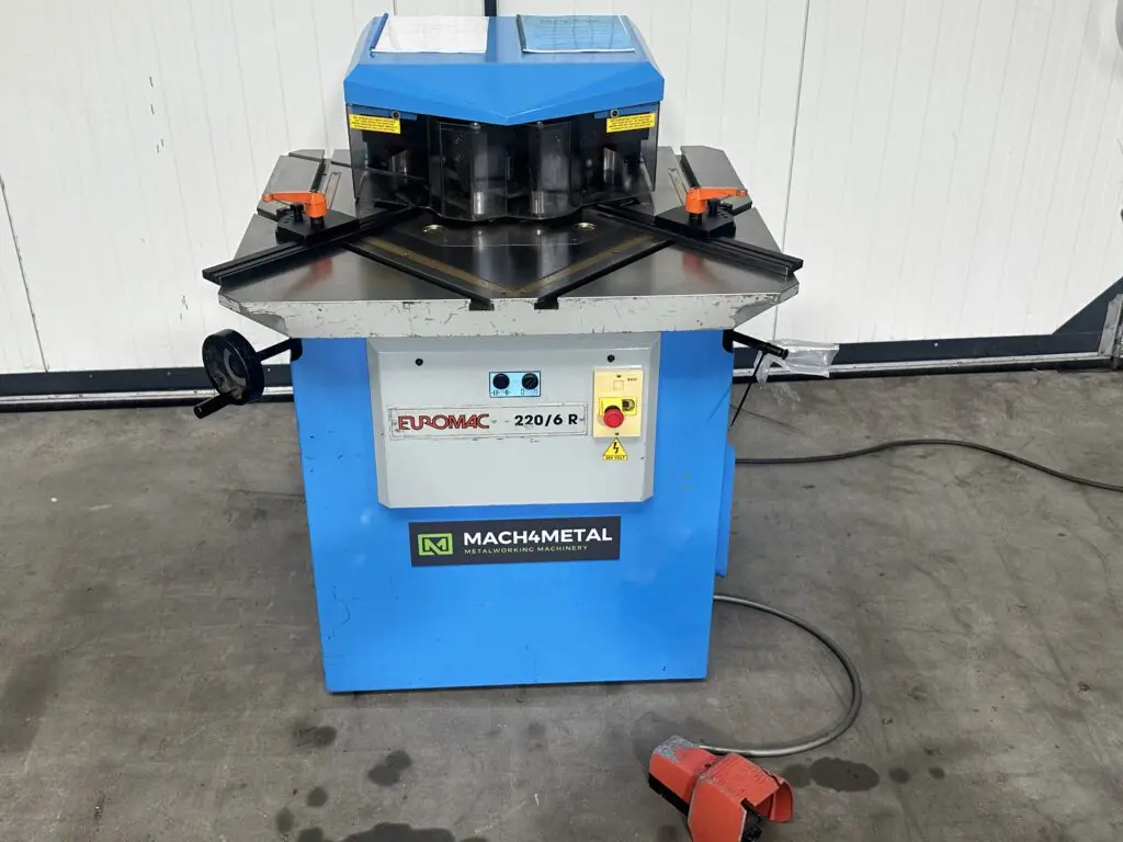 Regelmatig hoeken knippen in dun plaatmateriaal met uithoekmachine featured image