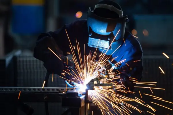 Lasrook veroorzaakt longkanker en UV-straling die vrijkomt bij lasprocessen veroorzaakt melanoom van het oog.