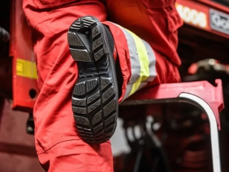 De nieuwe Sling veiligheidsschoen combineert technologie en design met comfort, voor lange werkdagen in logistiek en lichte industrie.