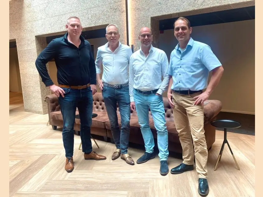 Dennis Grolleman (DG Steel Group), Jan van de Maat, Arnold Hofmeijer en Frank Gelen (Maathof Groep) (van links naar rechts) (foto: Dennis Grolleman).
