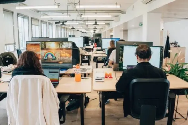 Mistral AI heeft AI-assistent le Chat, als 'Europese ChatGPT'.