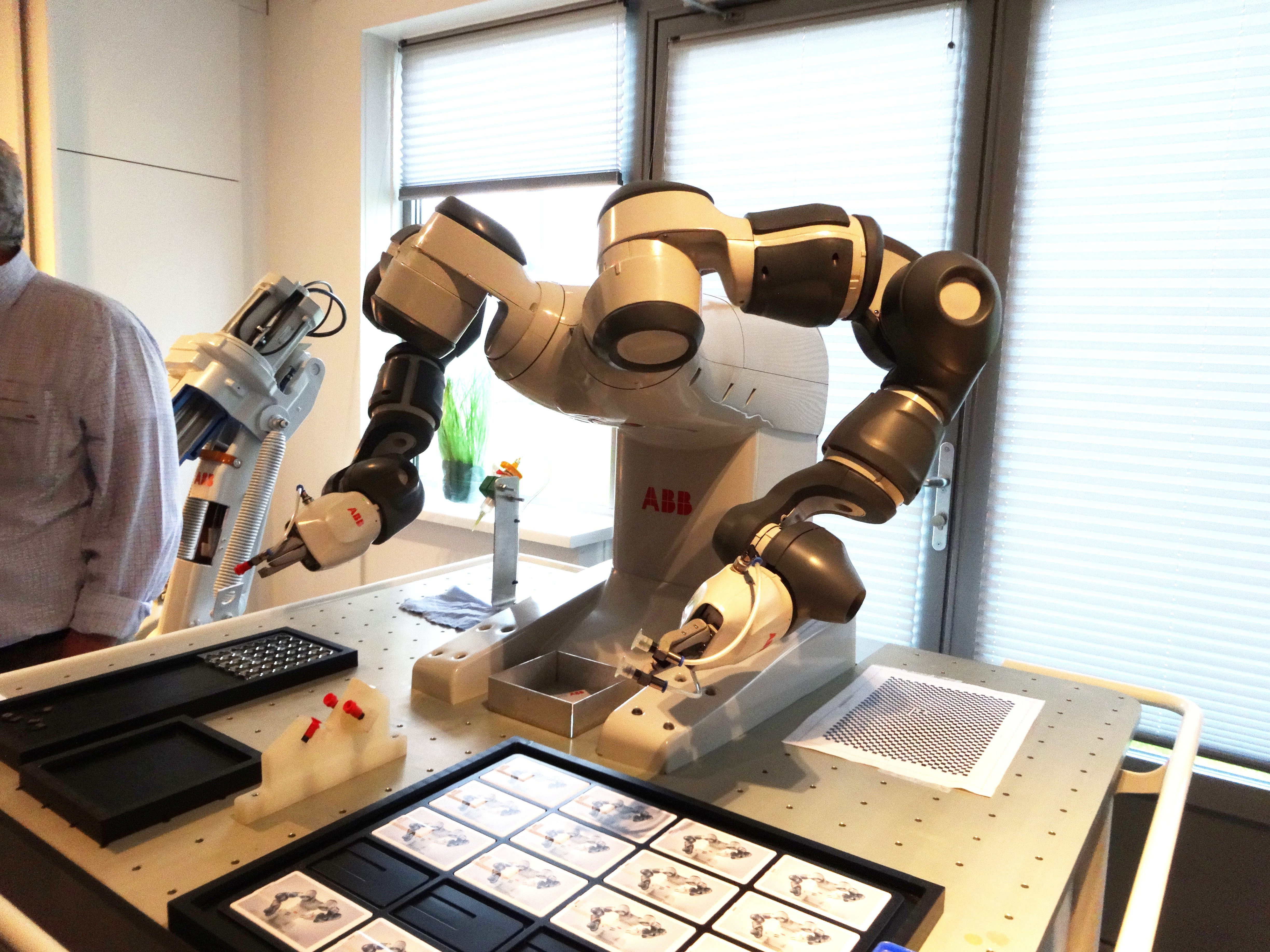 ABB lanceert YuMi cobot officieel in Nederland • Metaal Magazine